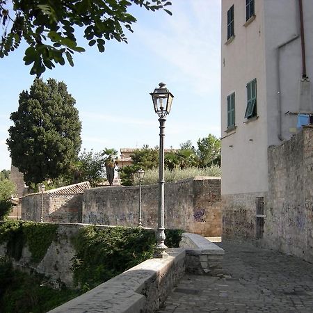 Language And Art Acomodação com café da manhã Ascoli Piceno Exterior foto