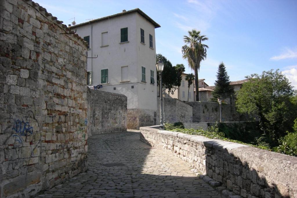 Language And Art Acomodação com café da manhã Ascoli Piceno Exterior foto